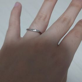 【4℃ BRIDAL(ヨンドシーブライダル)の口コミ】 服装に厳しい職場で勤務しているため、あまり派手ではないもので探しまし…