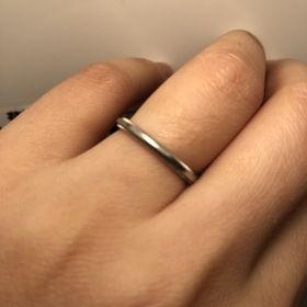 【ティファニー(Tiffany & Co.)の口コミ】 婚約指輪ももらったため結婚指輪はシンプルで毎日つけて家事をしても邪魔…
