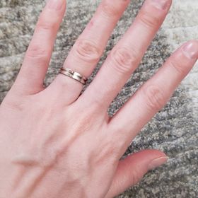 【ミルフローラ(Milluflora)の口コミ】 シンプルな指輪を探していました。細いものも似合わなかったために少し幅…