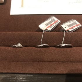 【BIJOUPIKO(ビジュピコ)の口コミ】 かなりたくさんの種類の指輪を
見せていただいたんですが
彼もわたしも最…