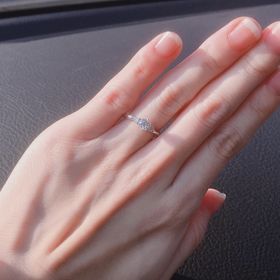 【ラザール ダイヤモンド(LAZARE DIAMOND)の口コミ】 世界3大カッターの中でも特にギラギラしてたのが決め手です。
店員さんも…