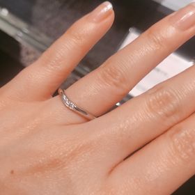 【ラザール ダイヤモンド(LAZARE DIAMOND)の口コミ】 当日から、先に婚約指輪が決まった後に購入を予定していました。
婚約指輪…