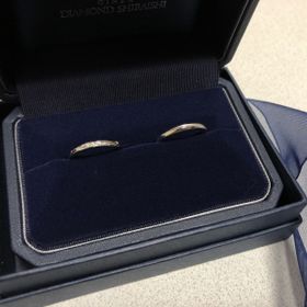 【銀座ダイヤモンドシライシの口コミ】 デザインがとにかく美しい。綺麗に入ったラインが、派手すぎず地味すぎず…