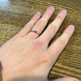 【銀座ダイヤモンドシライシの口コミ】 結婚指輪はシンプルなものがよく、着け心地に重点があったので、一番シン…