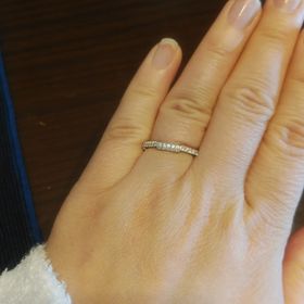 【グッチ(GUCCI)の口コミ】 ダイヤで囲まれている感じの指輪を探していました。こちらは半周弱しか入…