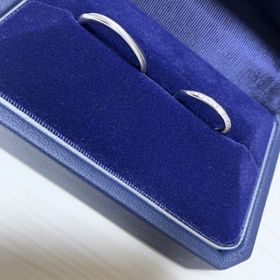 【銀座ダイヤモンドシライシの口コミ】 指輪のデザインと細さに一目惚れしました
旦那さんとふたりでたくさんの指…