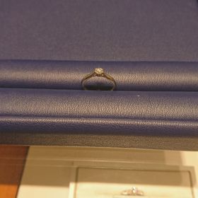 【銀座ダイヤモンドシライシの口コミ】 エンゲージリングを探していたところ、非常にシンプルでデザインも良いも…