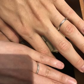 【銀座ダイヤモンドシライシの口コミ】 女性の指輪がダイヤモンド20石も豪華にあしらっており、どの角度から見て…