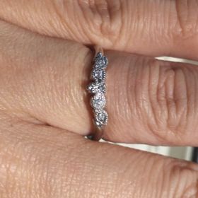 【ケイウノ ブライダル(K.UNO BRIDAL)の口コミ】 婚約指輪との相性を考えていたことやシンプルであることよりもファッショ…