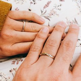 【Beauty and the Beast(ディズニー美女と野獣)の口コミ】 デザインに一目惚れしました。曲線が美しかったのと、色が重ねて使われて…