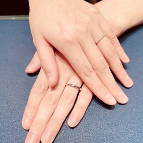 【銀座ダイヤモンドシライシの口コミ】 婚約指輪と違って毎日つける結婚指輪を探していたので、1番の決め手は着け…