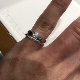 【STAR JEWELRY(スタージュエリー)の口コミ】 小さいダイヤがたくさん並んでるけどギラギラし過ぎず普段使いが出来そう…