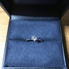 【ラザール ダイヤモンド(LAZARE DIAMOND)の口コミ】 婚約指輪はシンプルな物を探していた。
他のお店のホームページや店舗に行…