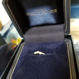 【銀座ダイヤモンドシライシの口コミ】 流れ星をイメージしたリングで、３つの願い事をこめてもっていると、叶う…