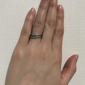【銀座ダイヤモンドシライシの口コミ】 デザインで選び、試着したときも指にフィットし一目惚れ即決でした。リン…