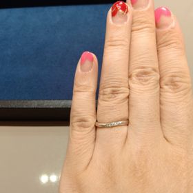 【4℃ BRIDAL(ヨンドシーブライダル)の口コミ】 2019年モデルというだけあって洗練されたデザインでした。そこまで厚みが…