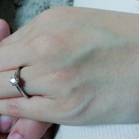【銀座ダイヤモンドシライシの口コミ】 デザインの名前の由来にまずひかれました。婚約指輪なので永遠をイメージ…