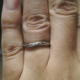 【ヴァンドーム青山(VENDOME AOYAMA)の口コミ】 まっすぐではないデザインの指輪を探していて、なおかつダイヤが入った指…