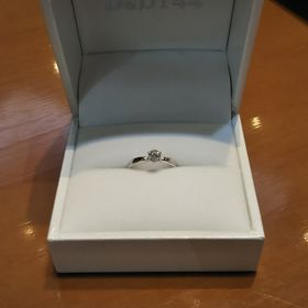 【D&D 144の口コミ】   彼女の希望でシンプルな物がいいとの事だったので店員さんにいくつか候…