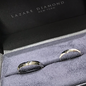 【ラザール ダイヤモンド(LAZARE DIAMOND)の口コミ】 少し変化のあるデザインがよかったのと、長く付けることを考えて細過ぎな…
