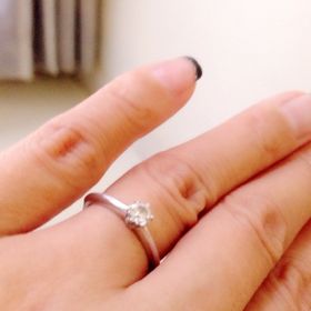 【ティファニー(Tiffany & Co.)の口コミ】 シンプルでずっと使えるもの、結婚指輪とも合わせて生涯つけられるデザイ…