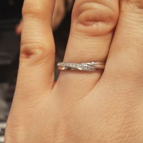 【エクセルコダイヤモンド(EXELCO DIAMOND)の口コミ】 初めはウェーブなどを見ていたが、色々と見ていくうちに、一番しっくり来…