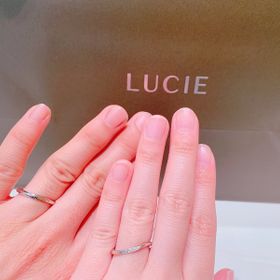 【LUCIE(ルシエ)の口コミ】 指輪のデザインがとても綺麗で、シンプルですが、セットリングなので婚約…
