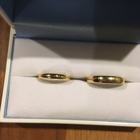 【GALA JEWELRY(ガラジュエリー)の口コミ】 太目、ゴールドが希望で数店舗比較検討してようやくこれに決めました。太…