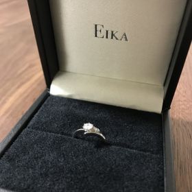 【EIKA(エイカ)の口コミ】 婚約指輪は彼が選んでくれました。
サイズがわからず、好みのデザインもわ…
