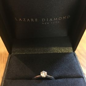 【ラザール ダイヤモンド(LAZARE DIAMOND)の口コミ】 デザインはシンプルで、ダイアモンドの質が良い指輪を探していました。ま…