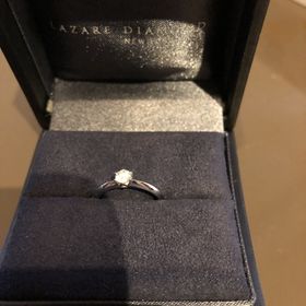 【ラザール ダイヤモンド(LAZARE DIAMOND)の口コミ】 ダイヤのカットが綺麗と評価が高かったこと
デザインがシンプルであったこ…