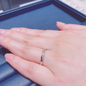 【銀座ダイヤモンドシライシの口コミ】 シンプルでずっと着けられるデザインなところと、シンプルな中にもダイヤ…