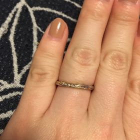 【AMOUR AMULET(アムール・アミュレット)の口コミ】 ピンクゴールドが好きだったのと、ダイヤが上品に並んでいたので即決しま…