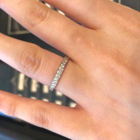 【エクセルコダイヤモンド(EXELCO DIAMOND)の口コミ】 メレダイヤがたくさん入ったエタニティリングであり華やかなデザインとし…