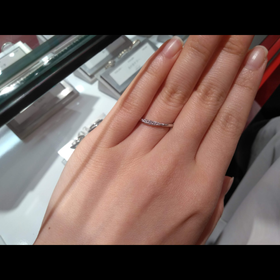 【AFFLUX(アフラックス)の口コミ】 あまり太い指輪が好みではなかったのですが、逆に細すぎるのも好みではな…