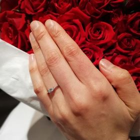 【ラザール ダイヤモンド(LAZARE DIAMOND)の口コミ】 デザインと石の輝きで決めたようです。当初はブルガリやカルティエなどの…