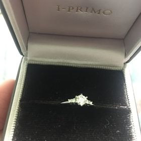 【アイプリモ(I-PRIMO)の口コミ】 主張し過ぎず、日常使いのできるエンゲージリングを探していました。こち…