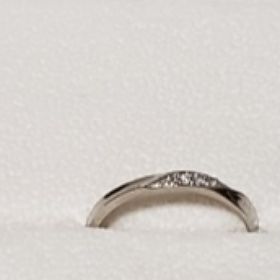 【ESTELLE(エステール)の口コミ】 宝飾品をつけることに慣れていなかったので、違和感なくつけられる細身の…