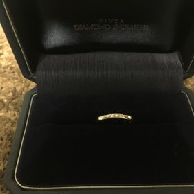 【銀座ダイヤモンドシライシの口コミ】 シンプルで、飽きがこないデザインだと思い、一目で気に入りました。指輪…