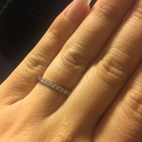 【ラザール ダイヤモンド(LAZARE DIAMOND)の口コミ】 エタニティリングを探していて、好みのデザインがあった。他のブランドで…