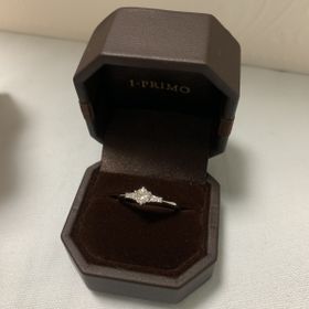 【アイプリモ(I-PRIMO)の口コミ】 彼女が可愛らしい指輪を希望していました。リングの形、そして豊富なダイ…