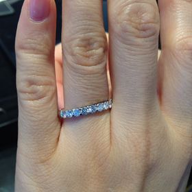 【CHRISTIAN BAUER(クリスチャンバウアー)】の口コミ 指の内側に石がついているとストッキング等ひっかけてしまい不便だったのと...