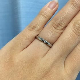 【銀座ダイヤモンドシライシの口コミ】 個人的な感想ではありますが、小粒のダイアモンドが並べられた指輪より、…