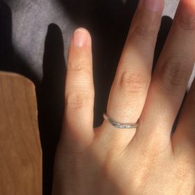 【アイプリモ(I-PRIMO)の口コミ】 元々は直線の物が好みなので探していましたが、自分の指も短くて太いためV…