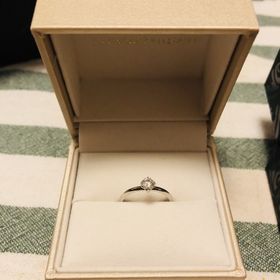 【ANTWERP BRILLIANT(アントワープブリリアント)の口コミ】 細くてシンプルなリングがダイヤモンドを際立たせてくれると思い、こちら…