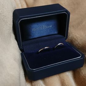 【銀座ダイヤモンドシライシの口コミ】 店舗へお邪魔する前からデザインの希望はだいたい決めていたので、指の太…