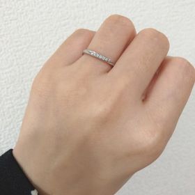 【ラザール ダイヤモンド(LAZARE DIAMOND)の口コミ】 婚約指輪と重ね付けできるようなデザイン、指が太く見えなくて少し細身の…