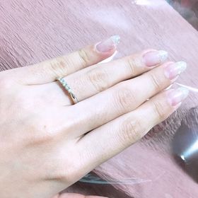 【アイプリモ(I-PRIMO)の口コミ】 ダイヤが5つついてるのでとにかくキラキラ感がすごいかわいいです。厚みも…