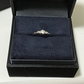 【ラザール ダイヤモンド(LAZARE DIAMOND)の口コミ】 リングの形がブイのかたちであったため。他の店舗みにいったが、ラザール…