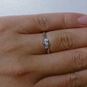 【4℃ BRIDAL(ヨンドシーブライダル)の口コミ】 この指輪を買った決め手は、値段も予算内だったこと、指輪のデザインも好…